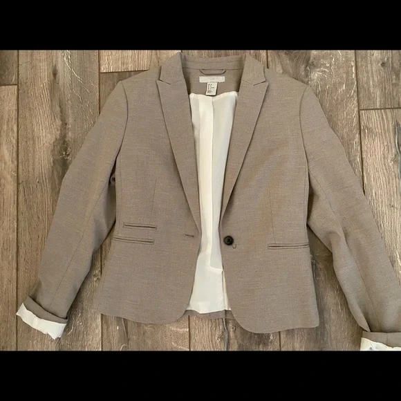 Blazer - Picture 1 of 2